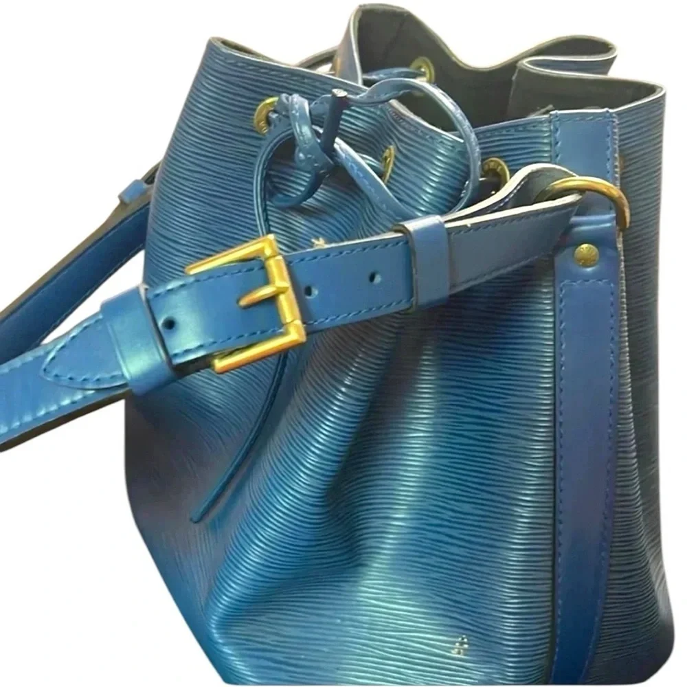 Vintage Louis Vuitton Epi blue leather bag with COA included